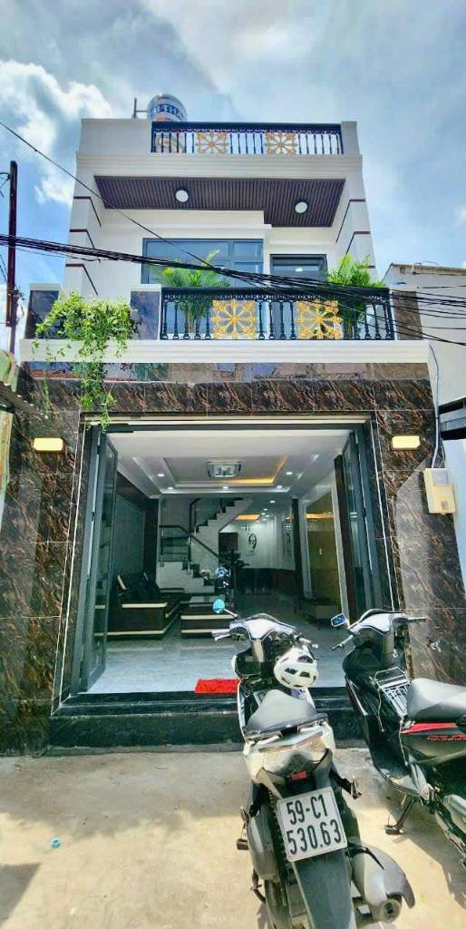 Kẹt tiền bán gấp nhà chợ Bình Chánh, đường 18B, đang cho thuê 15tr/tháng, giá 790tr