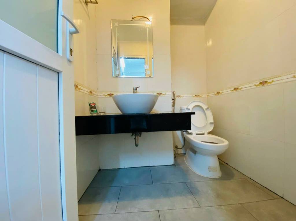 Chính chủ cho thuê phòng số 28 ngõ 3 Phạm Tuấn Tài, Cầu Giấy, sàn gỗ xịn sò