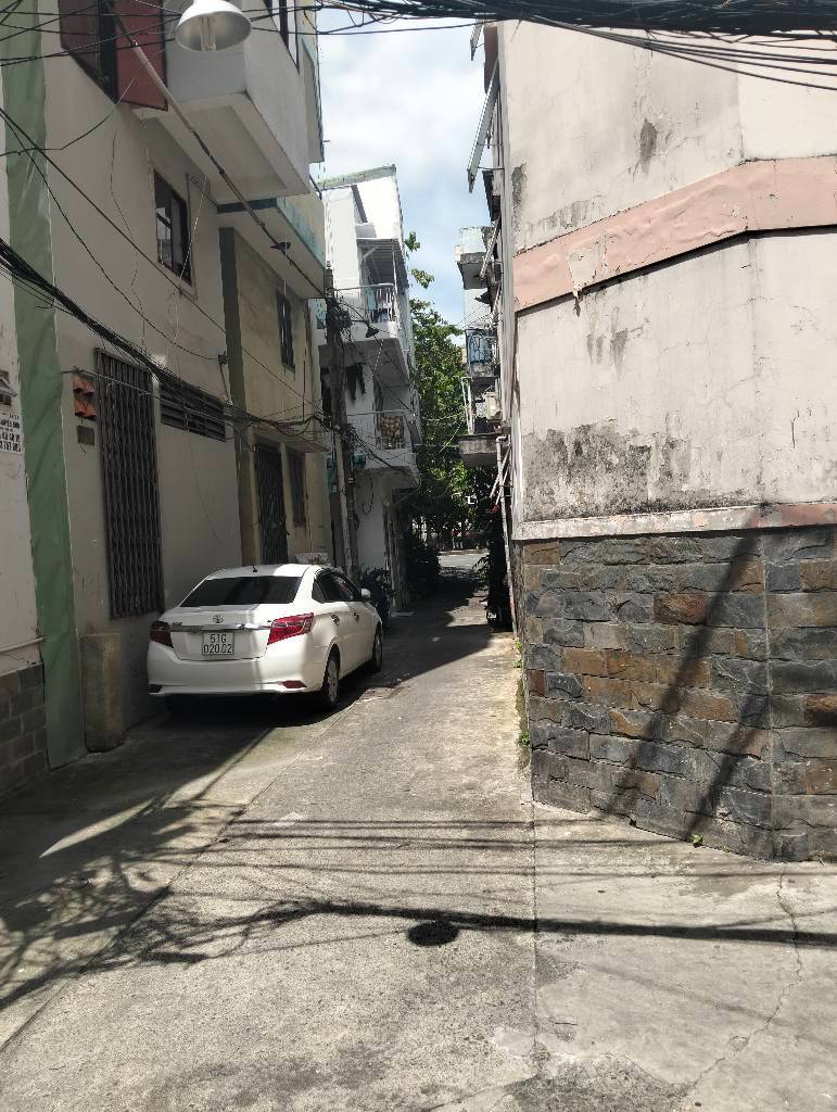 BÁN NHÀ QUẬN 1 - CÁCH MT HOÀNG SA 20M - HẺM XE HƠI 5M