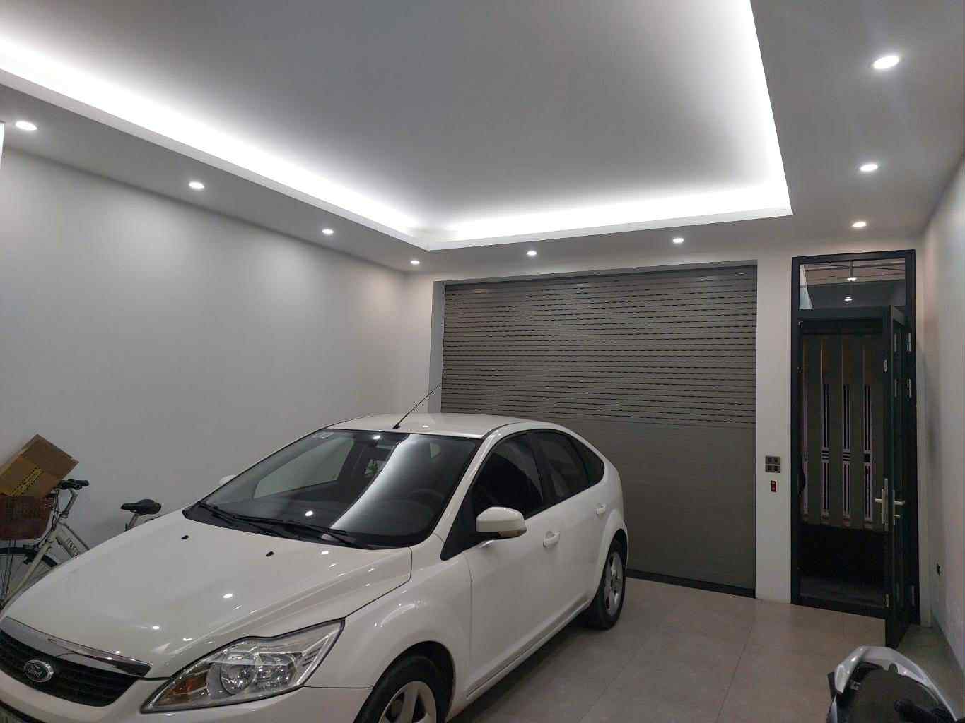 Bán nhà Nguyễn Văn Cừ, 118m x 5 tầng, mặt tiền 5.5m, thang máy, gara, kinh doanh