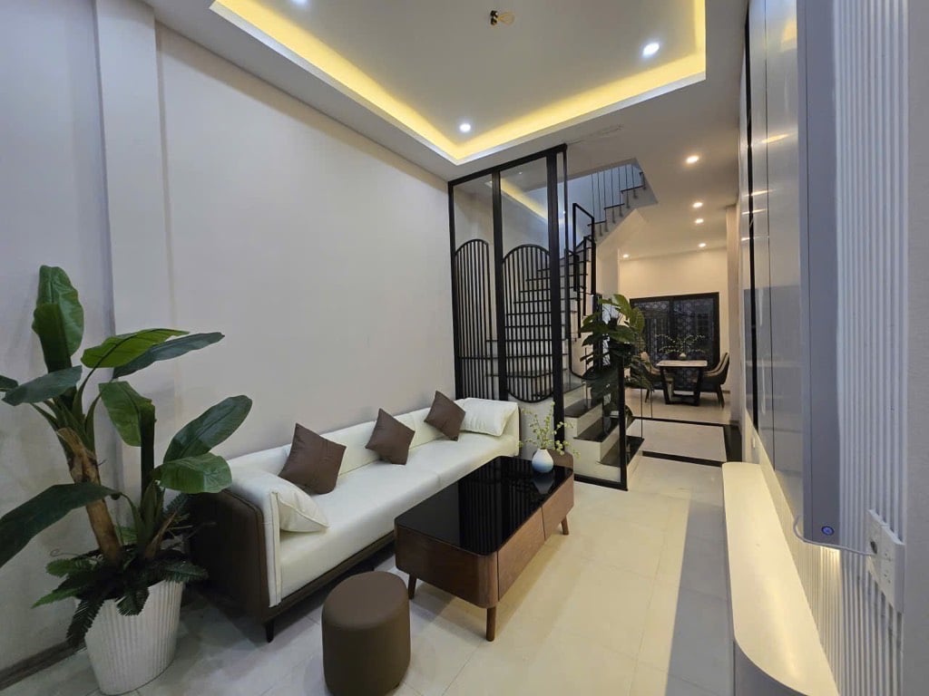 SIÊU HIẾM 42M2 - NHÀ ĐẸP DÂN XÂY - 2 MẶT THOÁNG - CÔNG NĂNG ĐẦY ĐỦ - TIỆN ÍCH BẠT NGÀN - 5 TẠ ĐỖ CỬA