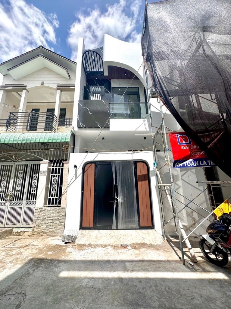 Nhà 1 trệt 1 lầu hẻm 192 Nguyễn Thông 4.5m x 9.4m thổ cư hoàn công lộ 5m