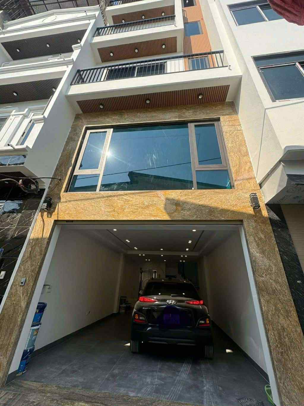 Bán nhà Ngọc Thuỵ, 6 tầng, thang máy, gara ô tô, full nội thất cơ bản