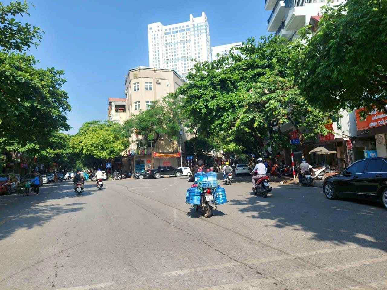 Bán nhà Ngọc Lâm 145m², 9 tầng, MT 7.5m, vỉa hè, ô tô tránh, dòng tiền 140tr/tháng