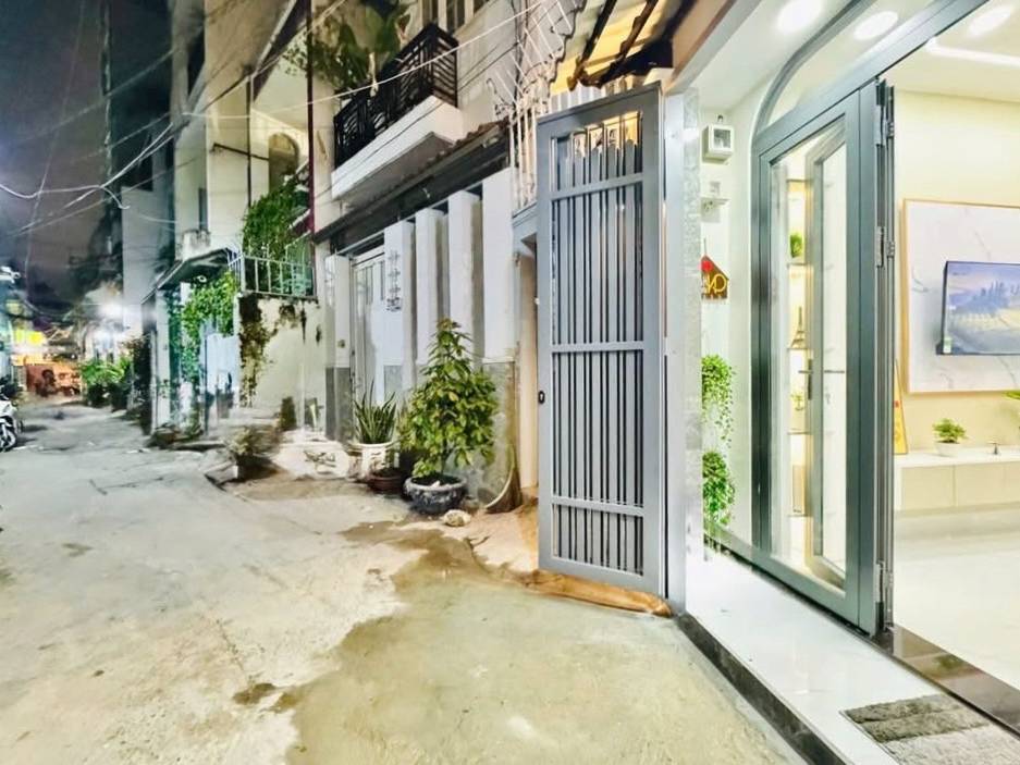 NHÀ MỚI GẦN CHỢ CÂY QUÉO, 27M2, 2 TẦNG, 3 PN, HẺM 3M, SÁT MẶT TIỀN, PHÒNG NGỦ DƯỚI TRỆT, SHR, 5.X TỶ