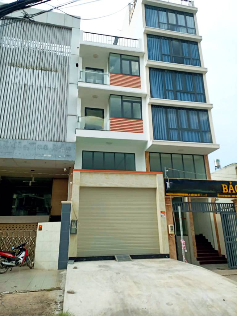 CHO THUÊ MẶT TIỀN 375 NGUYỄN THỊ ĐỊNH QUẬN 2 nhà 4 lầu ngang 5M khu đông dân gần chợ
