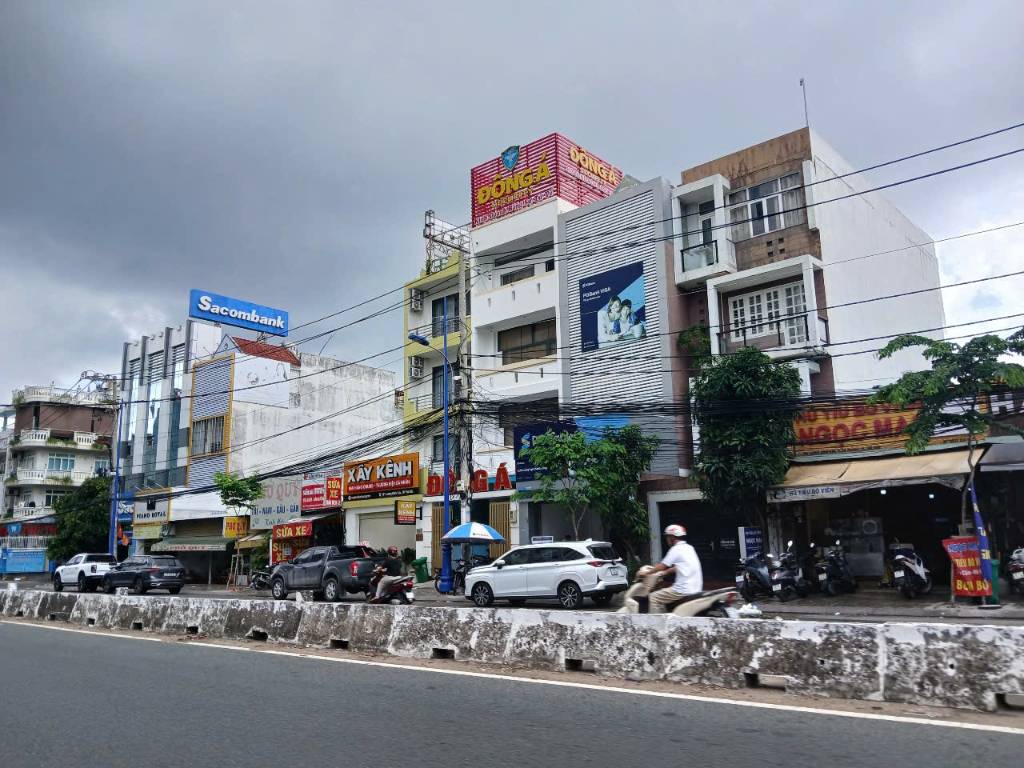 Cho thuê nhà mặt tiền 201 Lương Định Của Quận 2 hầm, 1 trệt, 3 lầu, sân thượng, thang máy, nội thất.