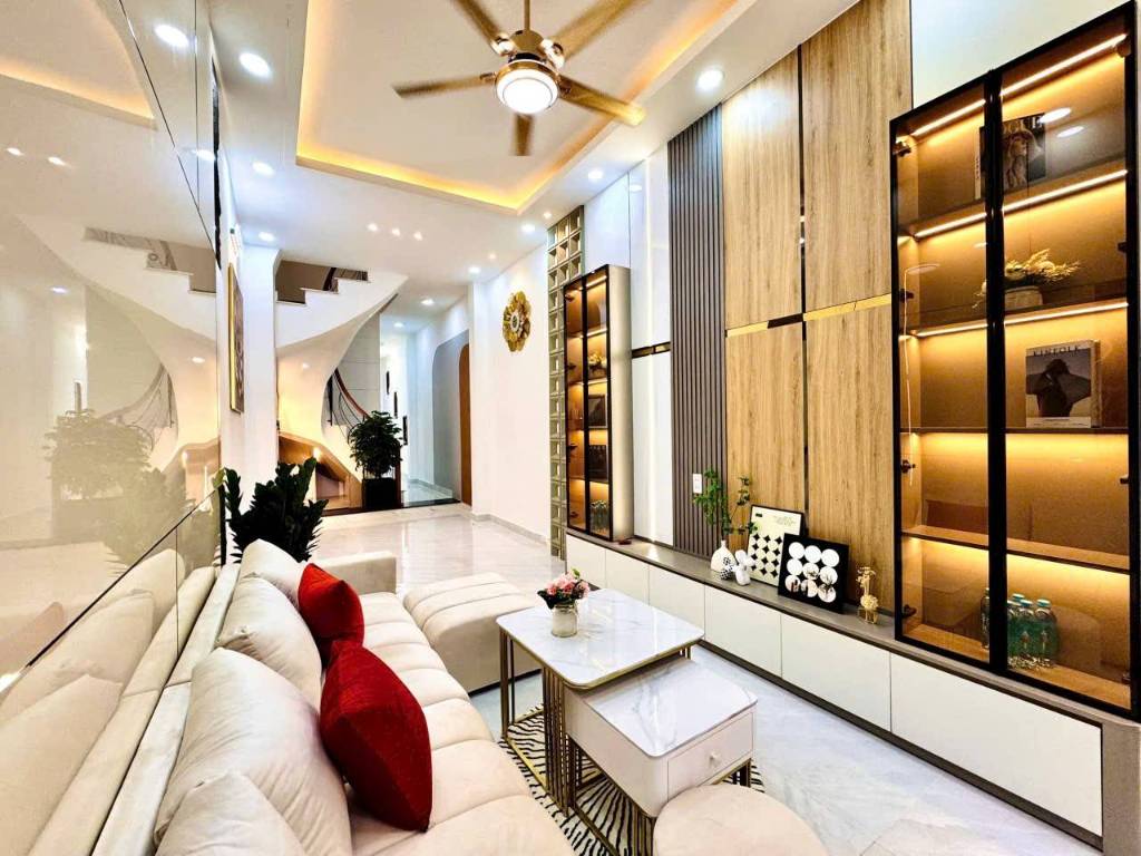 Bán nhà Phan Đình Phùng dt 60m2 đất full 4L giá có hơn 8 tỷ mà còn tl