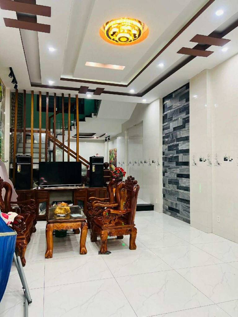 Bán nhà mặt tiền đường Dương Đức Hiền, 3 tầng 3 mê