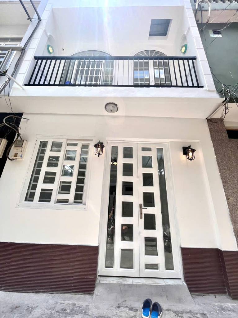 Bán Nhà Mới Lý Thường Kiệt, Q10 - Ngang 4m - 2 Tầng - Giá Chỉ 6.8 Tỷ Hiếm Có