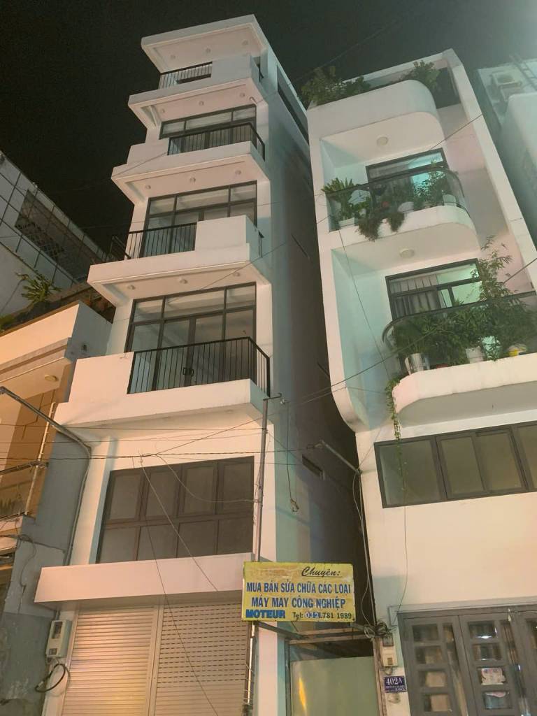 Bán nhà mặt tiền Nguyễn Xí Bình Thạnh, 45 m2, Hầm+ 6 lầu, thang máy giá bán chỉ 13 tỷ
