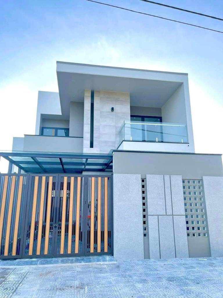 Nhà mới Cần Đước 112,6m² ngay Five Star, mặt tiền lớn, tiện kinh doanh, 2.6 tỷ