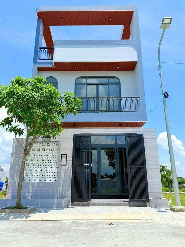 Nhà mới xây gần ngã 4 Phước Lý - Đầy đủ nội thất, đã hoàn công , gần chợ Bình chánh - Giá 2 tỷ 3 mt 8m