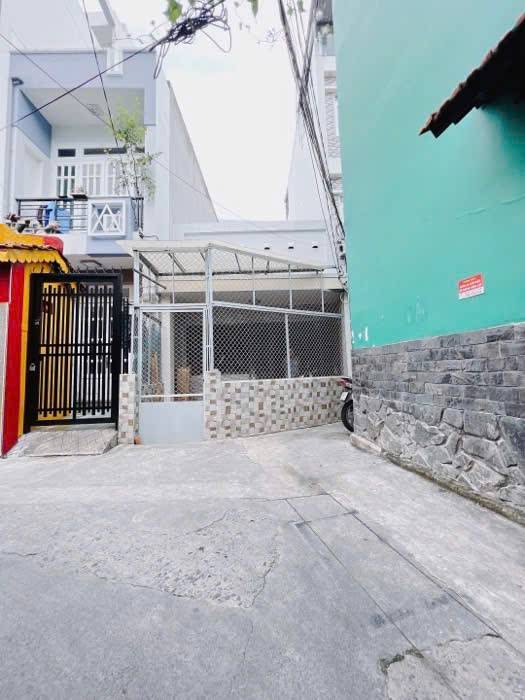 Nhà cấp 4 DT 81,5m2 - Ngang 4,5m dài 15m - 20m ra mặt tiền đường Quận 4