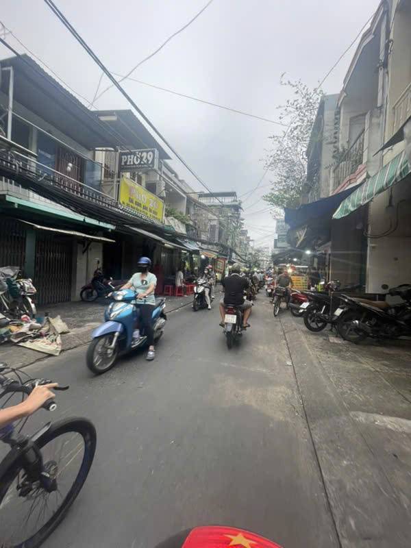 Bán nhà Đoàn Văn Bơ, Quận 4, 15 phòng trọ, Ngang 4,7m dài 21m, 5 tầng, TN 540tr/ năm