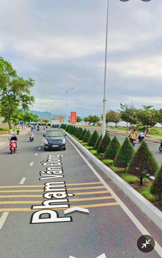 Đất mặt tiền Phạm Văn Đồng, gần đại học Nha Trang, bên kia đường là biển Hòn Chồng