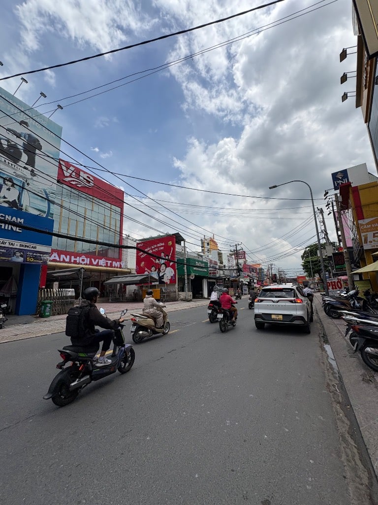 Nhà siêu mặt tiền Nguyễn Ảnh Thủ thu nhập 1ty/năm