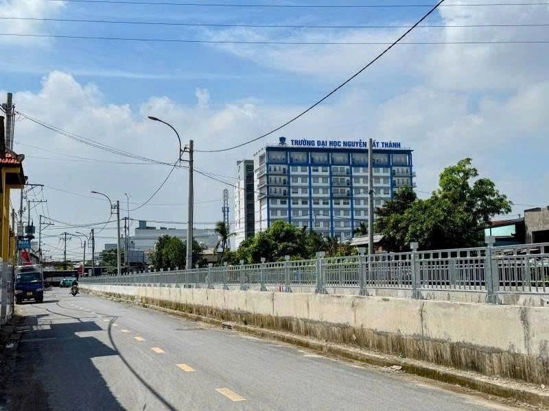 Bán thấp hơn bank định giá ngay DH Nguyễn Tất Thành ngang nở hậu hơn 9m