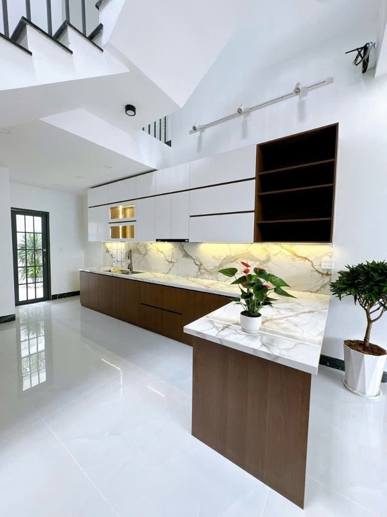 BÁN NHÀ MỚI XÂY 100M² ĐÃ HOÀN CÔNG, 2.3 TỶ, ĐẦY ĐỦ NỘI THẤT, GẦN CHỢ BC
