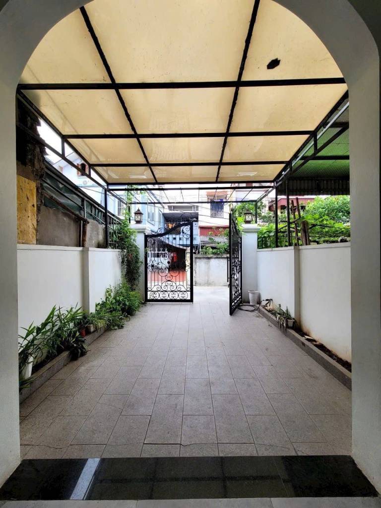 Bán căn nhà 3 tầng ngõ phố Nguyễn Hữu Cầu, ph Hải Dương, TP HP, 95.6m2, mt 4.5m, 4 ngủ