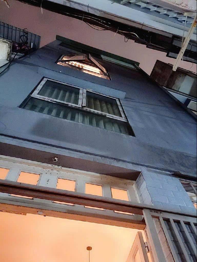 Bán nhà HXH Trần Hưng Đạo, Quận 1, 4.8x13m 4 tầng, dòng tiền 35 tr/tháng giá chỉ 15 tỷ