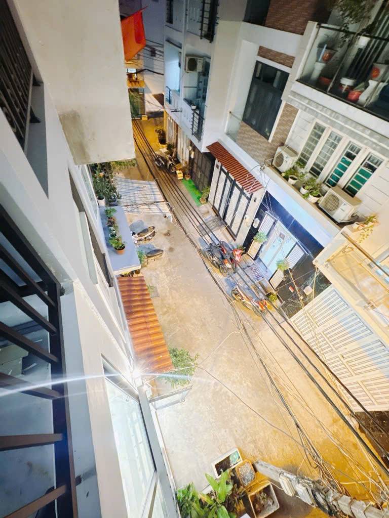 XE HƠI ĐẾN NHÀ Mặt tiền đường Số _ 3 tầng Quận 4.