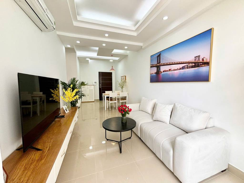 Bán nhanh căn hộ Sky garden 3, PMH, Q7, dt 72m2, tk 2PN nhà đẹp, giá chỉ 5,7 tỷ