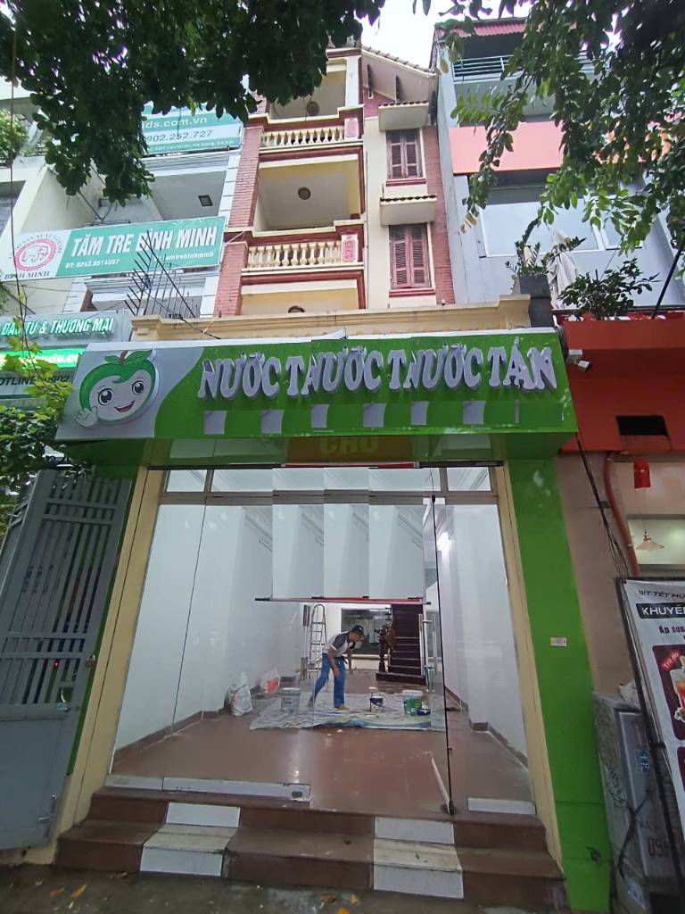 Cho thuê nhà mặt phố Nguyễn Khuyến, Hà Đông. DT 90m², 4,5 tầng, MT 5m, nhà mới đẹp, giá 35tr