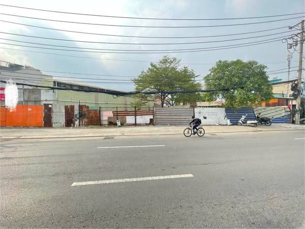 Bán nhà Mt Quốc Lộ 13 Hiệp Bình Phước gần kề Vạn Phúc dt 1300m2 giá có nhính 80 tỷ