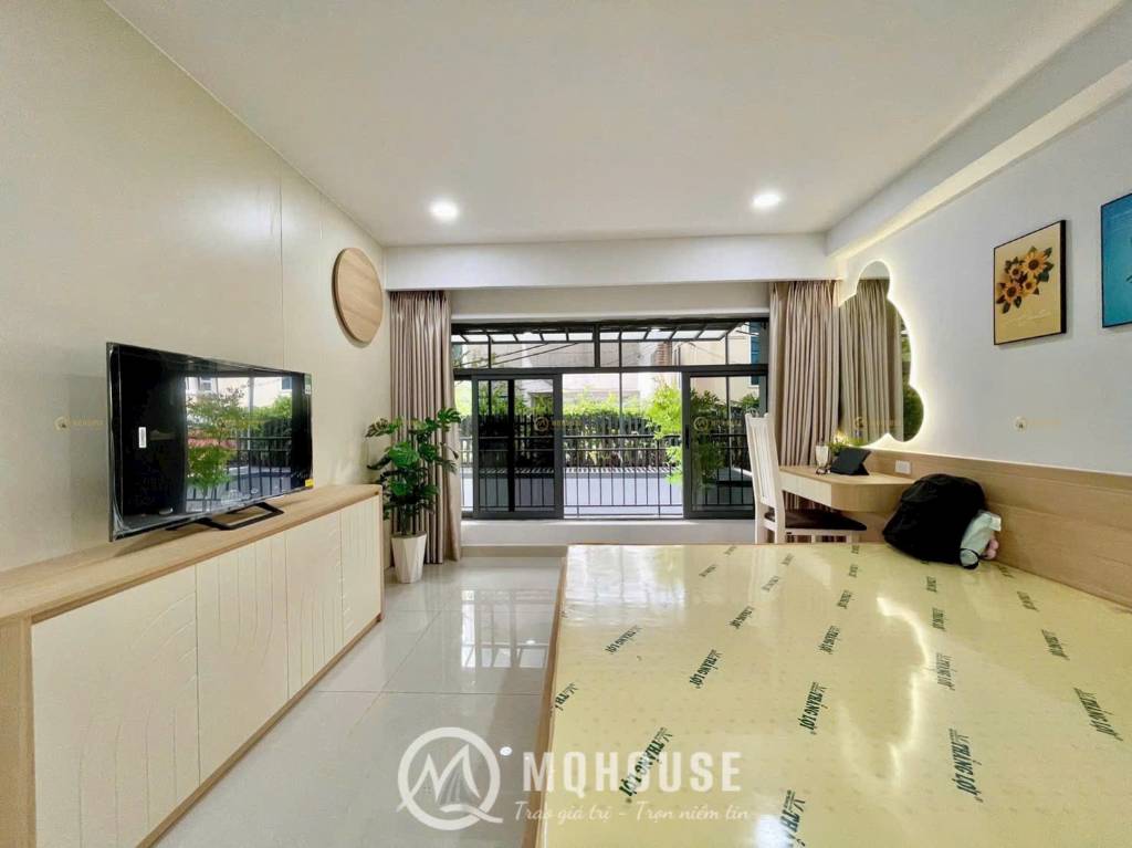 Căn Hộ Studio -Rộng 40m² Ban Công Full Nội Thất - Thang Máy - ngay Sân Bay - công viên Hoàng Văn Thụ