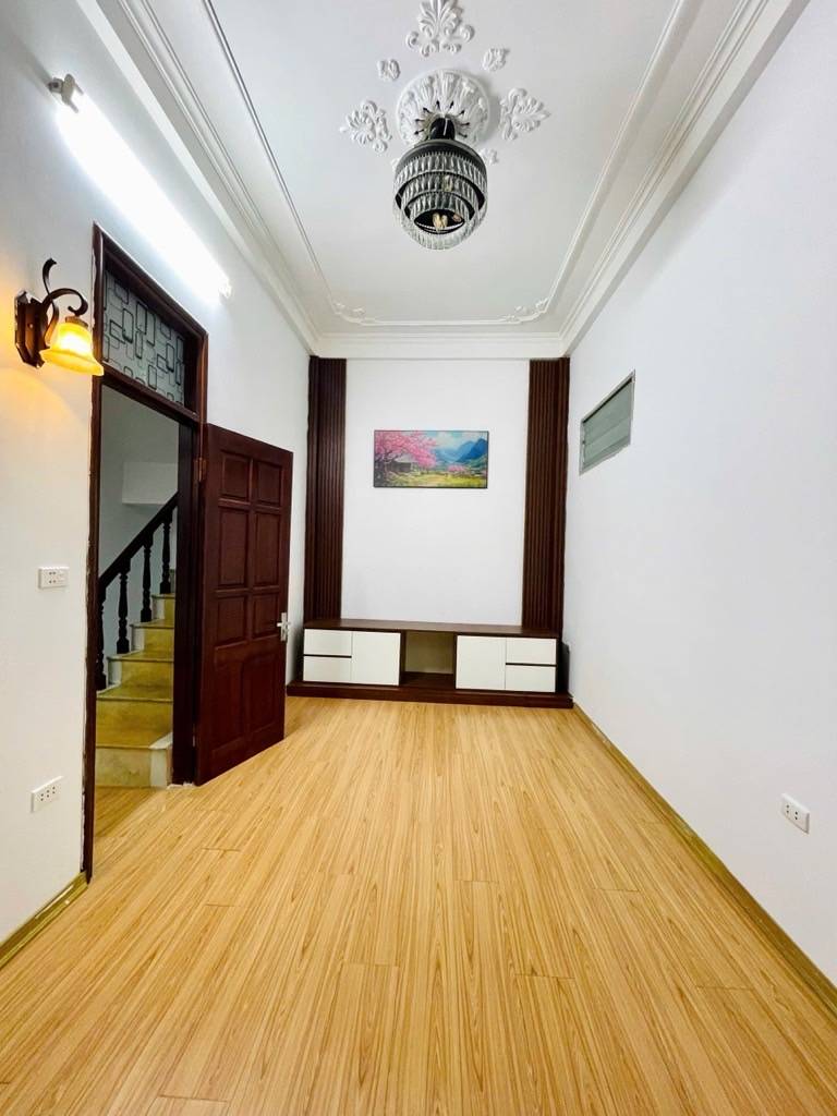 Bán nhà dân xây Hào Nam - ô chợ dừa -đống đa- dt 30m2 -gần phố -ở ngay- giá chỉ 8.5tỷ