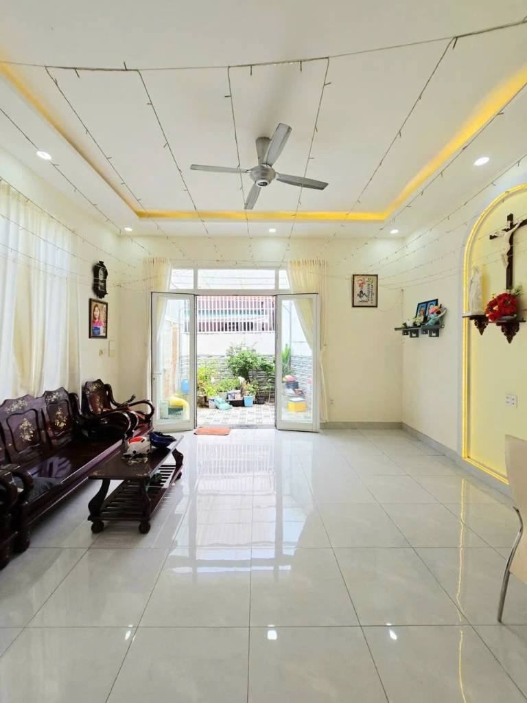 BÁN NHÀ 2 MẶT TIỀN HẺM ô tô đường NGUYỄN DUY TRINH, Quận 2 Diện tích: 83m² ko lộ giới ngà 2 lầu 4pn