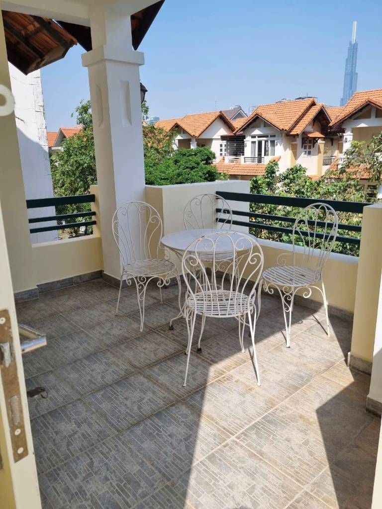 Bán biệt thự khu Thời Báo Kinh Tế, Lương Định Của, Quận 2, 8.77x18m, 3 lầu, giá TL + HĐ thuê