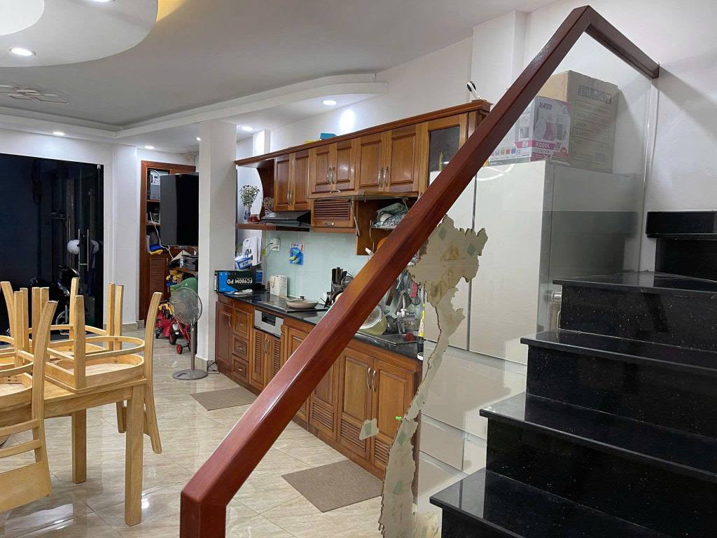 Bán nhà Riêng tại Đường Nguyễn Duy Dương, Quận 10, Dọn vào ở được liền, Deal hời tại trung tâm