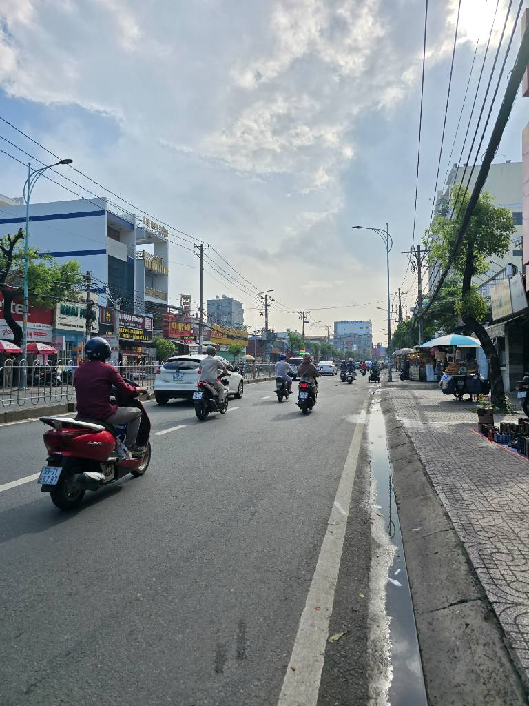 BÁN MTKD KHU TÊN LỬA, 4 Tầng, DT 44M2, Nhỉnh 5.xx Tỷ, Sát Trung Tâm Thương Mại Aeon Mall BÌNH TÂN .
