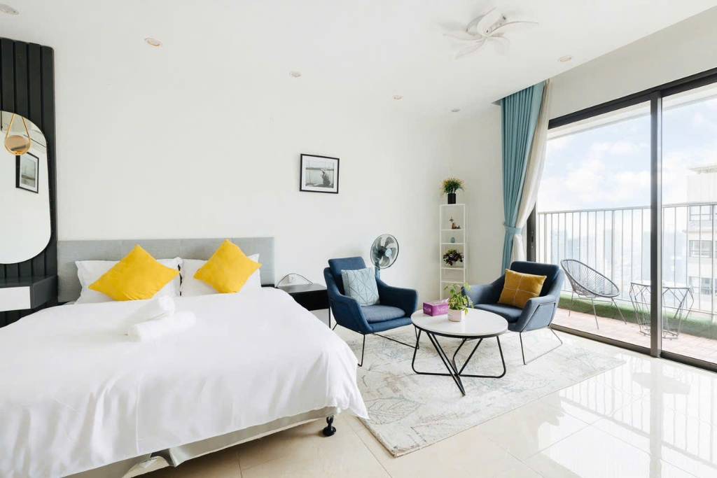 Cho thuê căn Studio tại tòa C2 Dcapitale tầng cao view hồ siêu thoáng