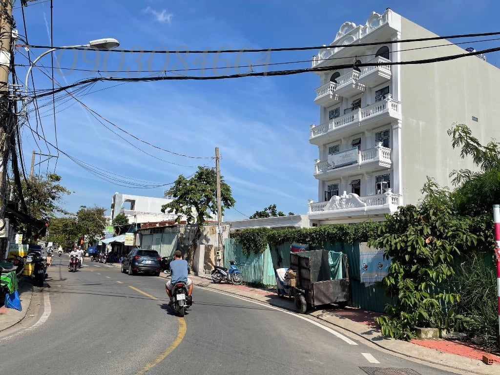 Bán đất mặt tiền P Linh Đông Tp Thủ Đức, DT 270m2 giá 19,8 tỷ