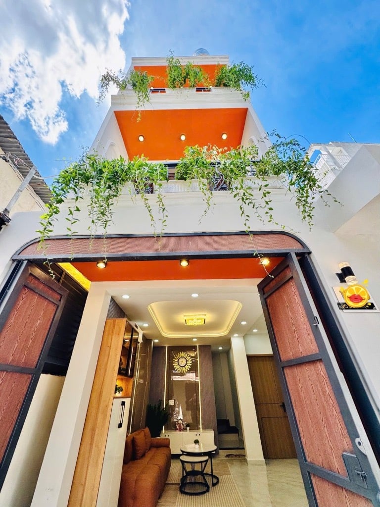 BÁN NHÀ MỚI Ở NGAY, HẺM 1 TRỤC 4M NGAY NGUYỄN HỮU CẢNH, 50m2 3 TẦNG ĐỦ NỘI THẤT, CHỈ 6.66 TỶ TL