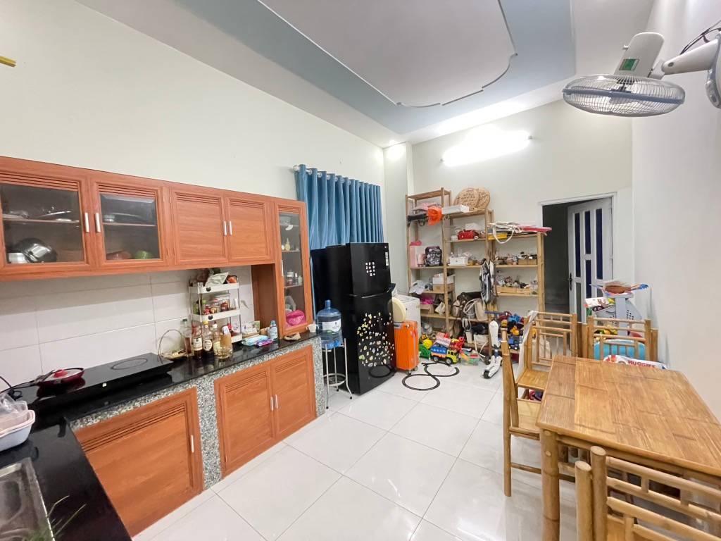 Nhà đẹp 2 tầng lô góc Linh Xuân, dt 69m2, giá có hơn 4 tỷ