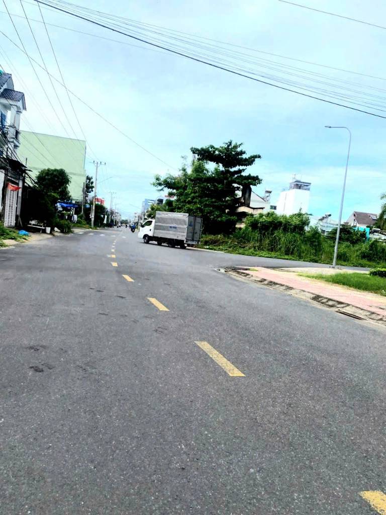 Bán nhà đường Phạm Hùng, ngay sát KCN Trung An, 2 tầng gồm 3 căn liền kề.