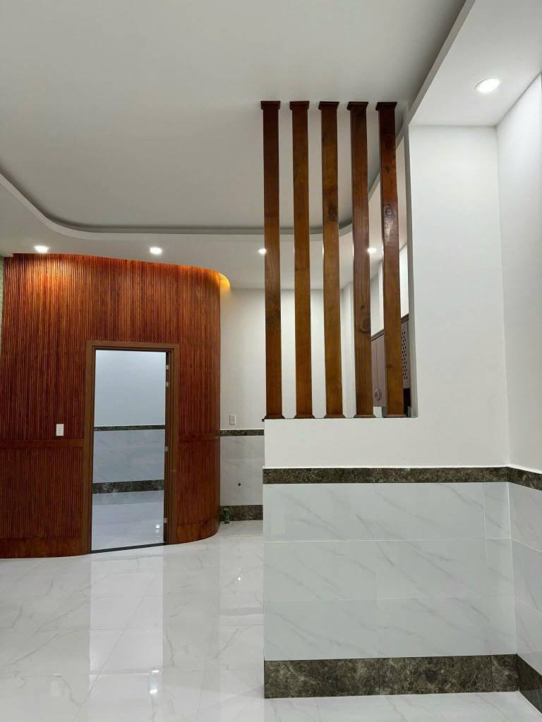 BÁN NHÀ ĐẸP HẺM 4M NGUYỄN HỒNG ĐÀO, TÂN BÌNH, 5.6x10.5M, 3 TẦNG, GIÁ CHỈ 6.5 TỶ