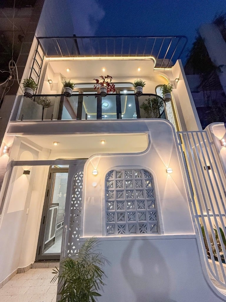 BÁN NHÀ MỚI NGAY CHỢ BÀ CHIỂU, HẺM THÔNG 1 TRỤC, 40m2 (5x8m) 2 TẦNG 3 PN, CHỈ 6,35 TỶ TL