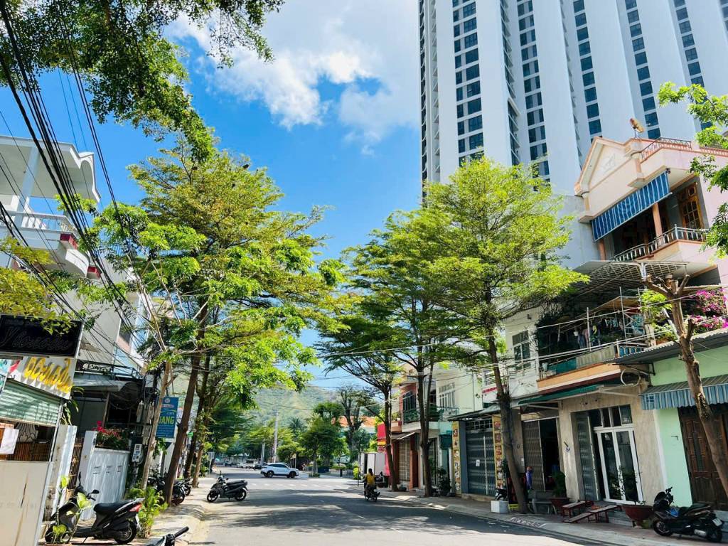 Bán nhà góc 2 mặt tiền Nguyễn Hiền, sát Mai Xuân Thưởng, ra biển Hòn Chồng 250m