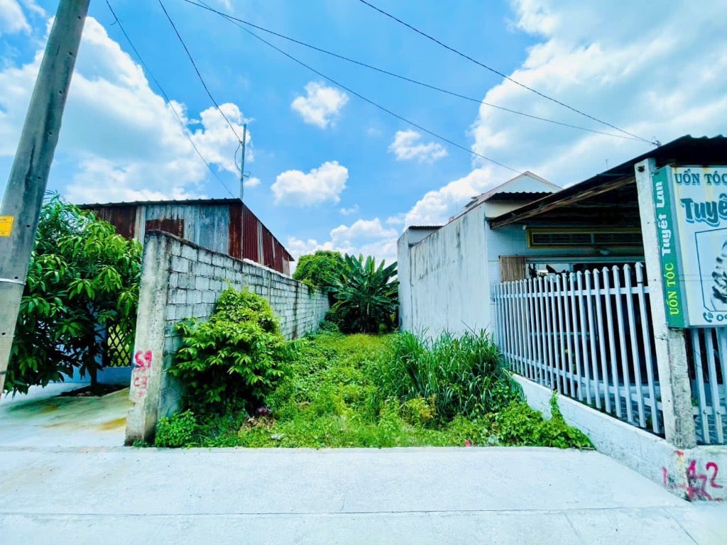 Sang nhượng đất TT Củ Chi, sát chợ và QL22 150m, khu dân cư đông đúc, DT 157m² thổ, giá tốt