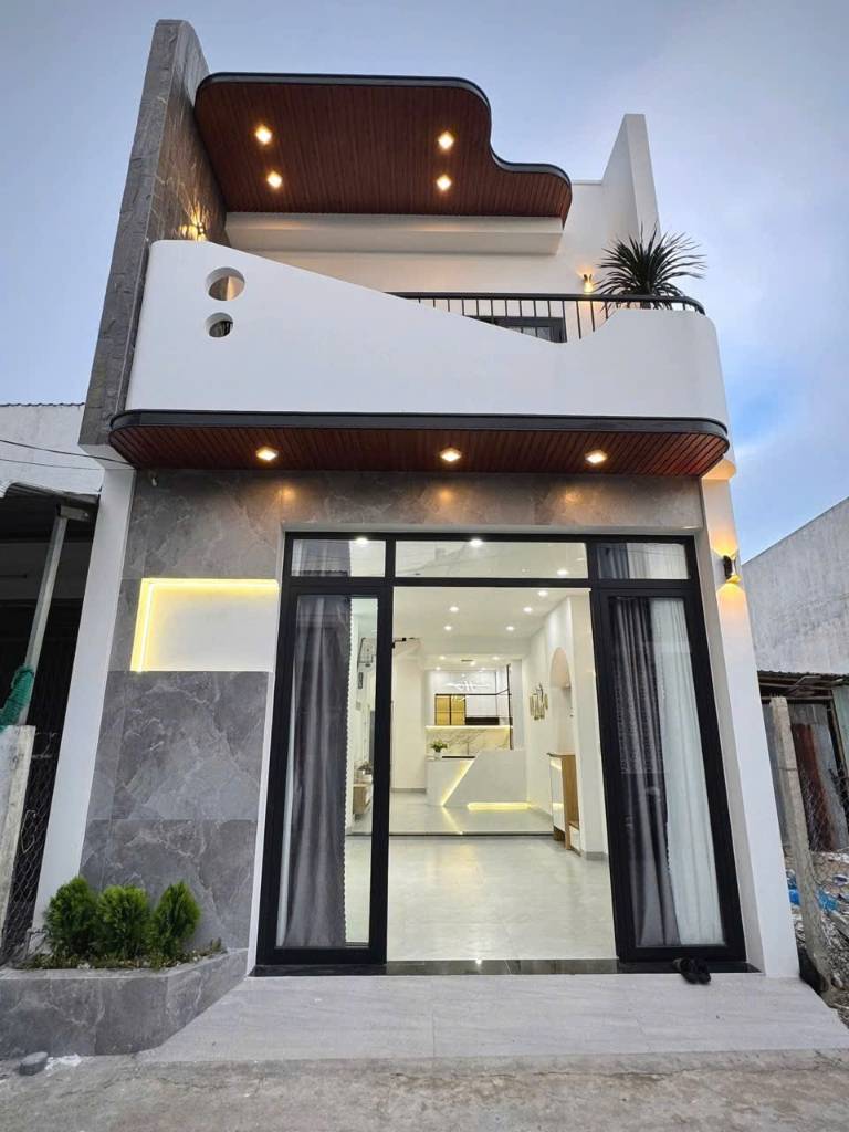 Bán nhà mới xây gần chợ Bình Chánh, dt 100m², đã hoàn công, đầy đủ nội thất, giá 2.3 tỷ