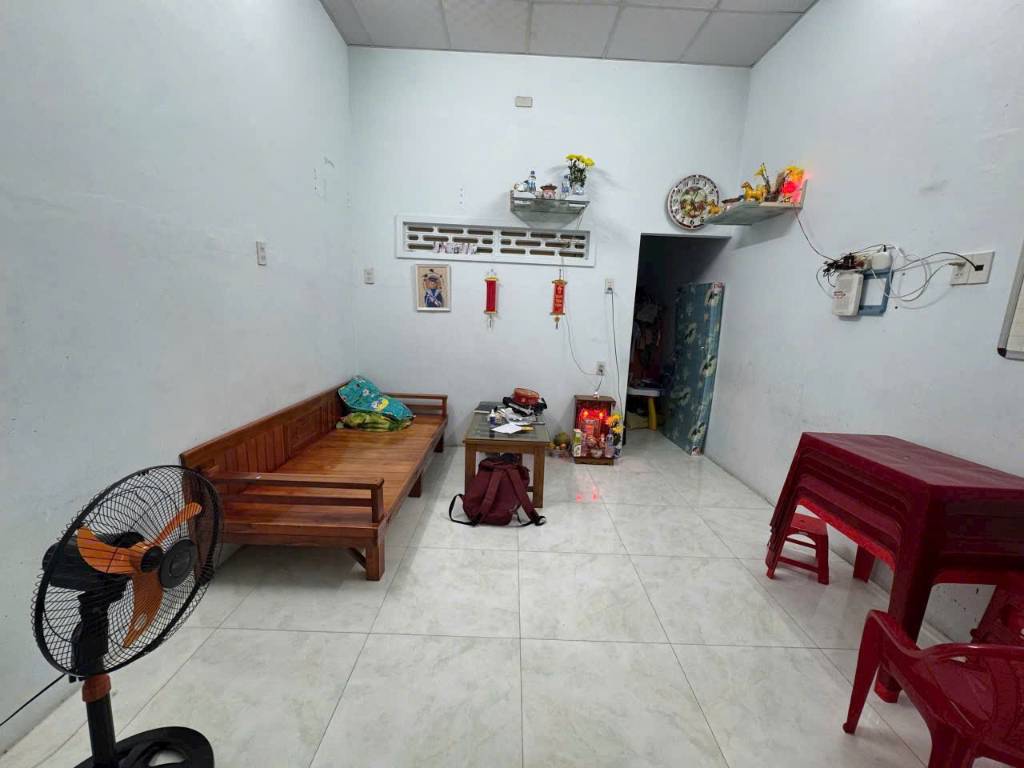 Bán nhà hẻm Cao Văn Bé, cách biển Hòn Chồng 500m, hẻm xe máy