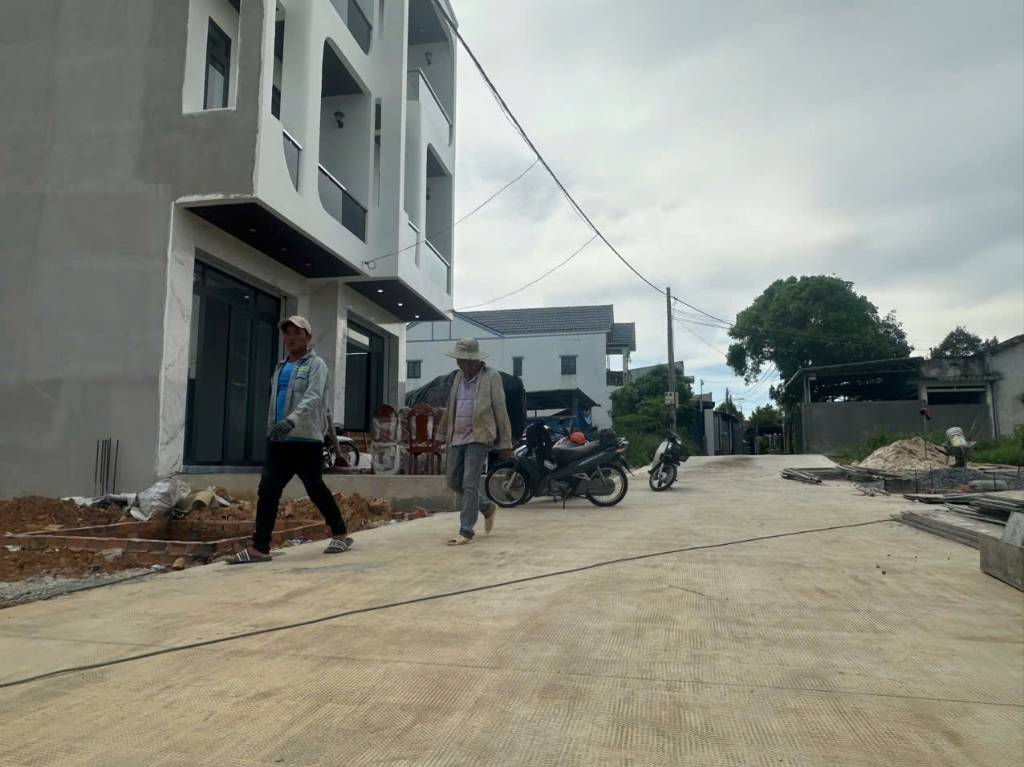 BÁN GẤP LÔ ĐẤT TRUNG TÂM THỦ DẦU MỘT, 8X30 240M2, ĐẤT THỔ CƯ, ĐƯỜNG 6M, HỖ TRỢ NGÂN HÀNG 70%