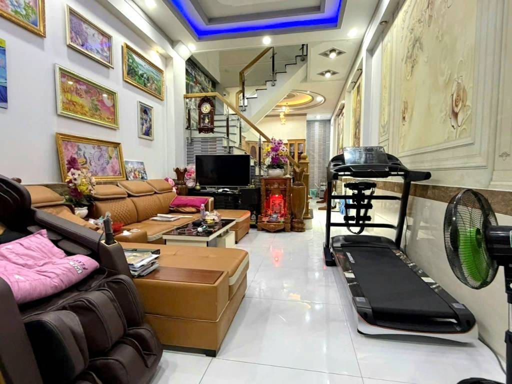 Bán nhà tại Chợ Dĩ An 1, 3 tầng 73m² (4x18), ô tô đỗ trong nhà, hoàn công, giá chỉ nhỉnh 5 tỷ