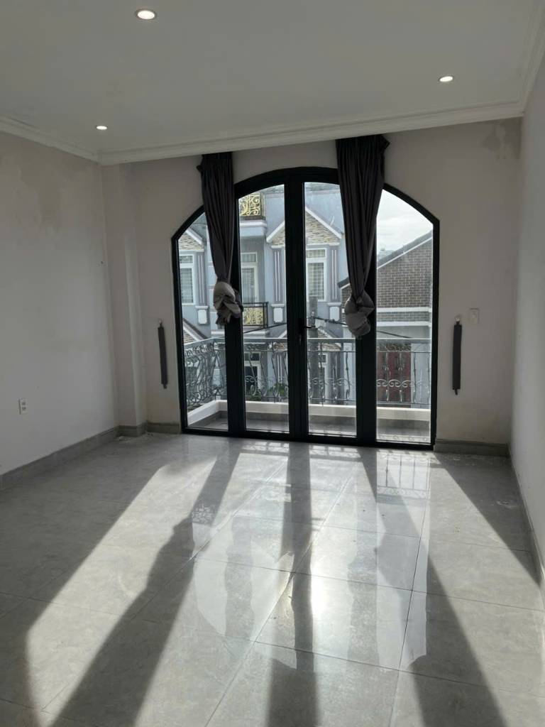 Bán nhà gần Nguyễn Duy Trinh Quận 2, mặt tiền ô tô thông, dt 78m2, 4 tầng, giá TL