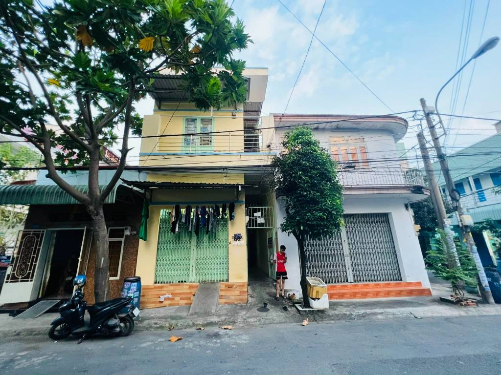 Bán nhà Bình Hòa Thuận An, 1 trệt 1 lầu có gác đúc, đang cho thuê 15 triệu/tháng, giá 2,1tỷ